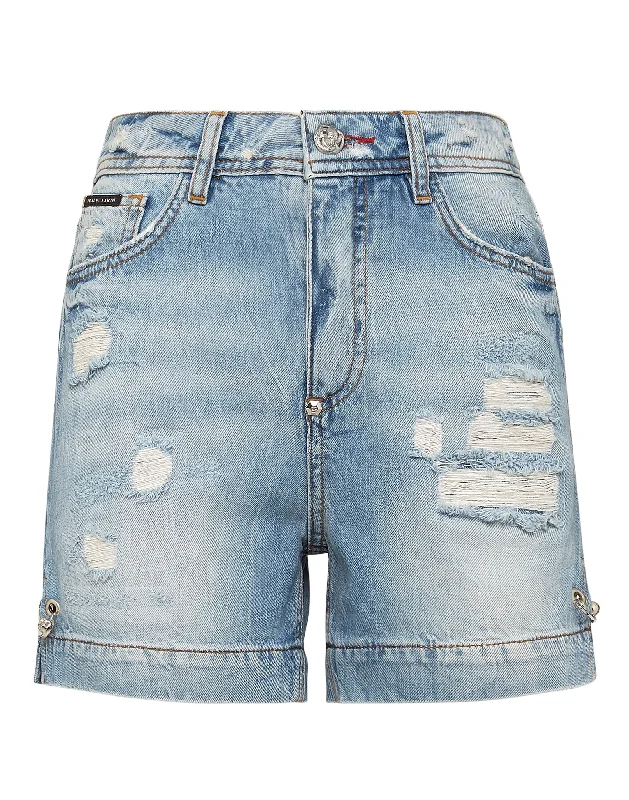 Skort – A hybrid of shorts and a skirt, with a skirt overlay at the front for a feminine touch.Skort – A hybrid of shorts and a skirt, with a skirt overlay at the front for a feminine touch.Hot pants Pins Iconic Plein