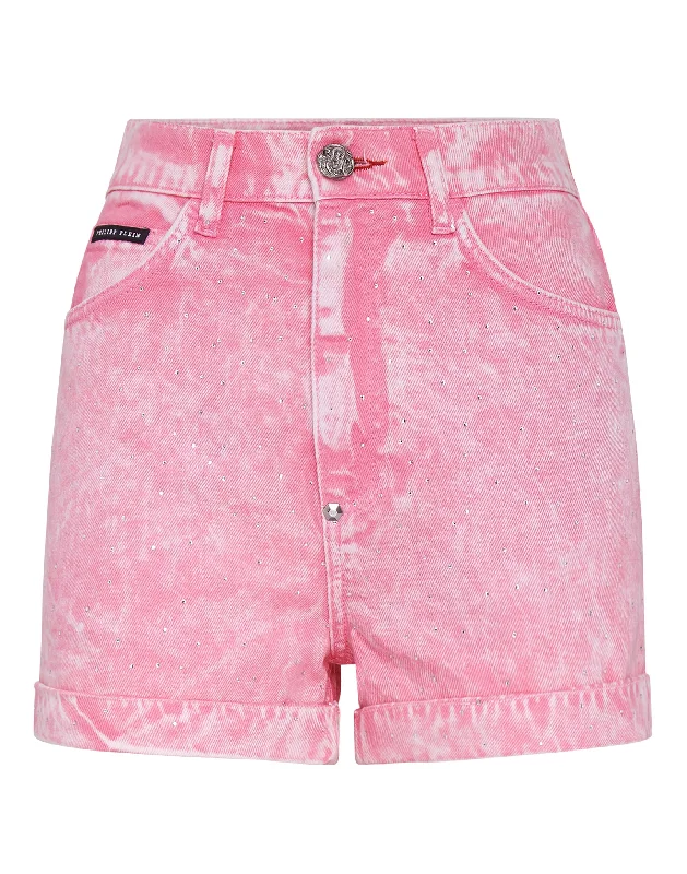 Button-front shorts – Shorts with a button-up closure at the front for a chic, stylish detail.Button-front shorts – Shorts with a button-up closure at the front for a chic, stylish detail.Hot pants Crystal