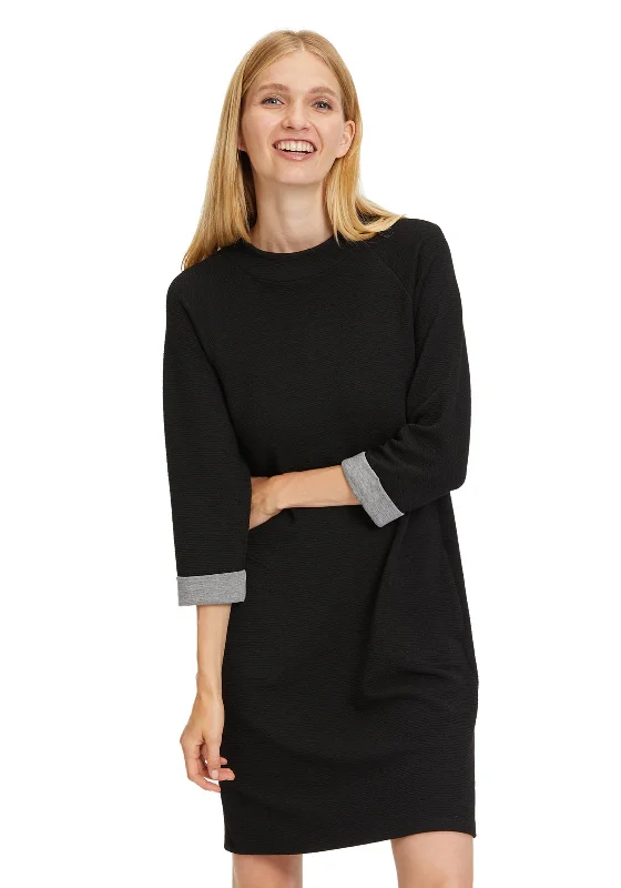 Shift dress – Loose, straight-cut dress that doesn't define the waist, offering a more relaxed fit.Shift dress – Loose, straight-cut dress that doesn't define the waist, offering a more relaxed fit.Betty Barclay Ribbed Light Knit Shift Dress, Black