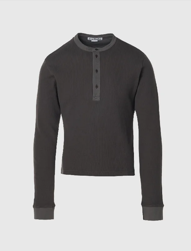 Crew neck – Classic round necklineCrew neck – Classic round necklineLONG SLEEVE TOP